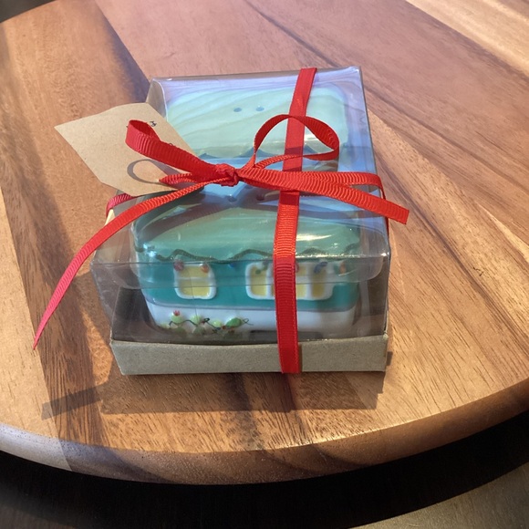 TAG Christmas camper salt and pepper shakers NWTS Adorable! Retro - Picture 6 of 7